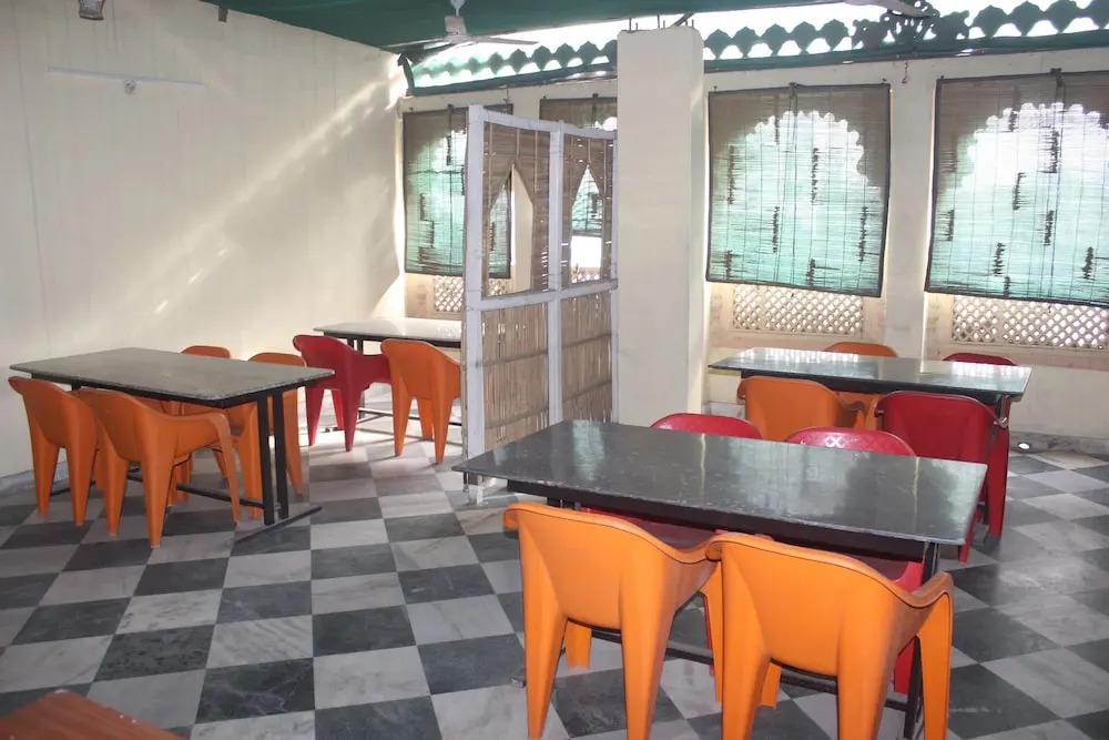 Удаипур: hotel lasani inn