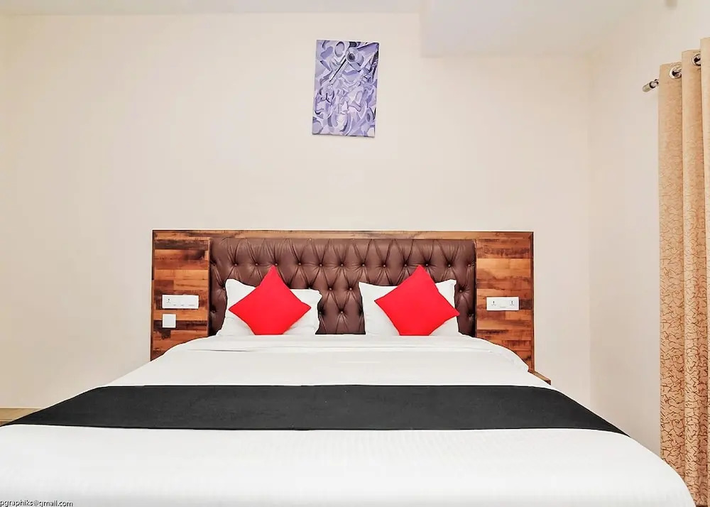Хидерабад: Sri Surabhi Luxurious Rooms