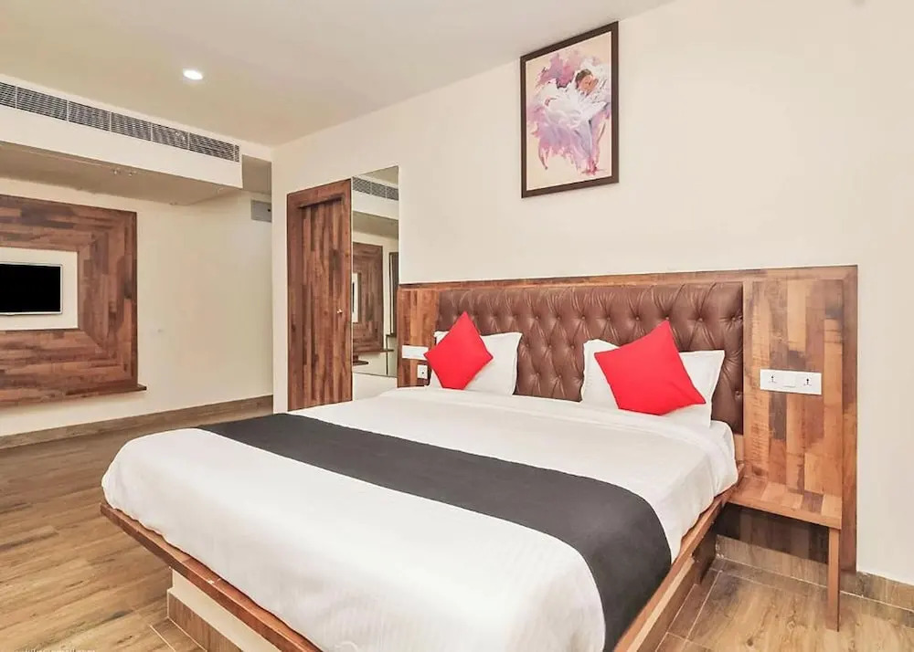 Хидерабад: Sri Surabhi Luxurious Rooms