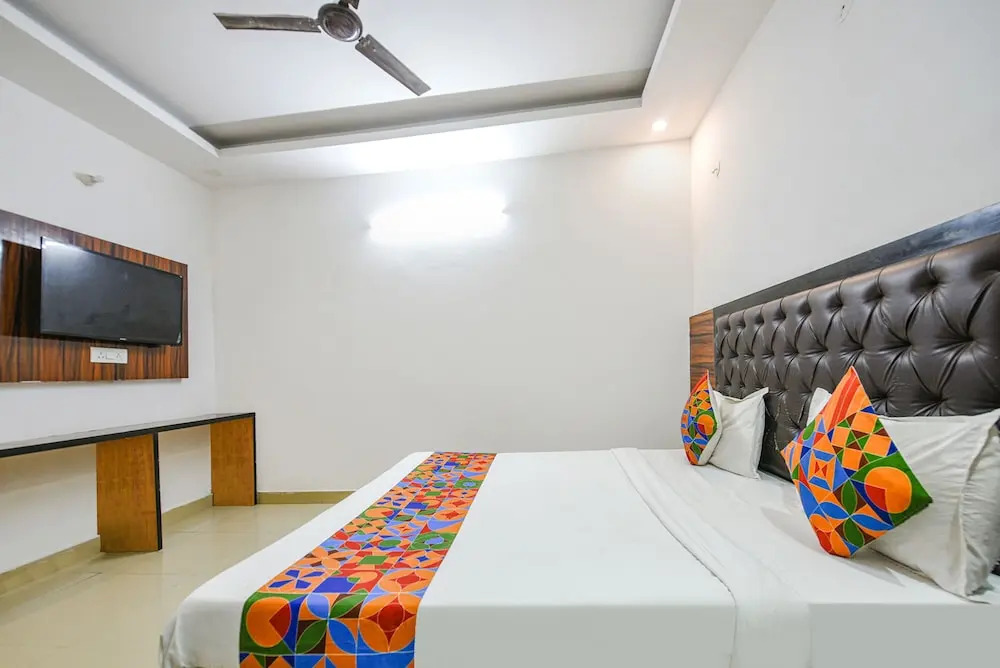 Нойда: Fabhotel Glorify