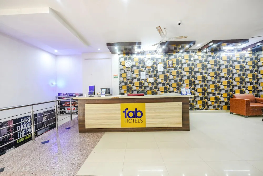 Нойда: Fabhotel Glorify