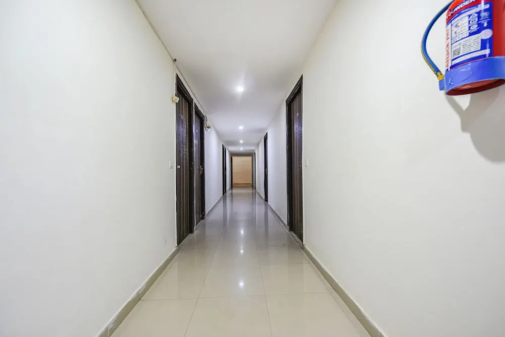 Нойда: Fabhotel Glorify