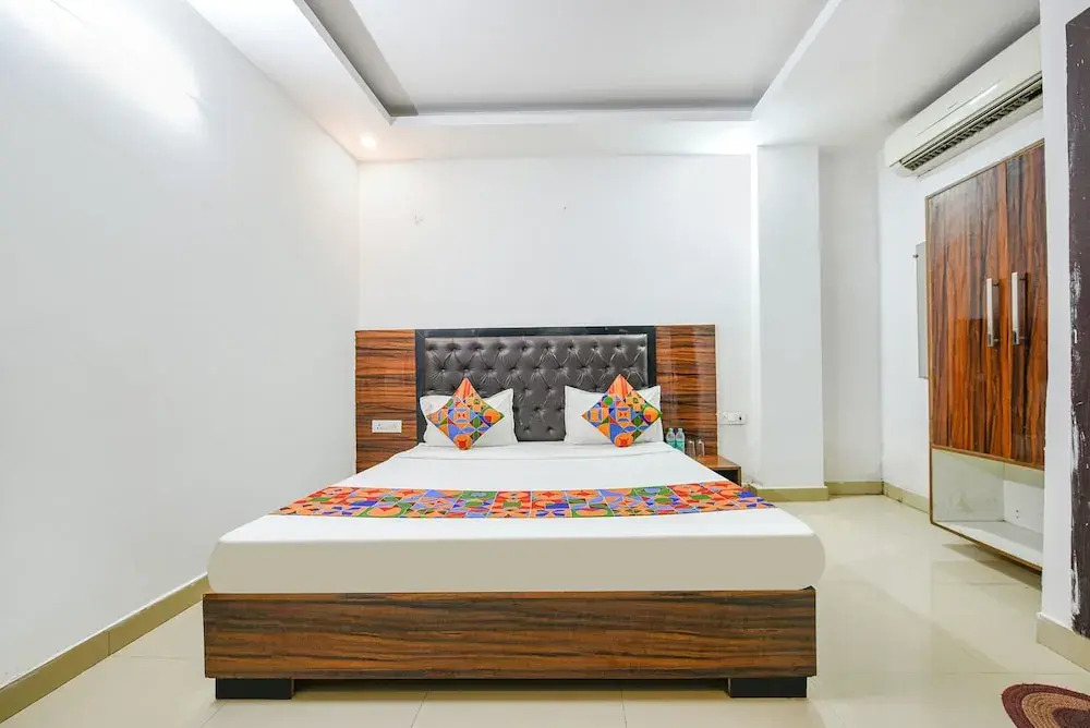 Нойда: Fabhotel Glorify
