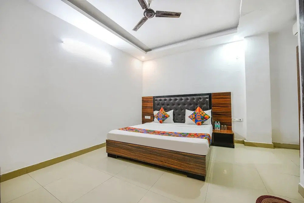 Нойда: Fabhotel Glorify