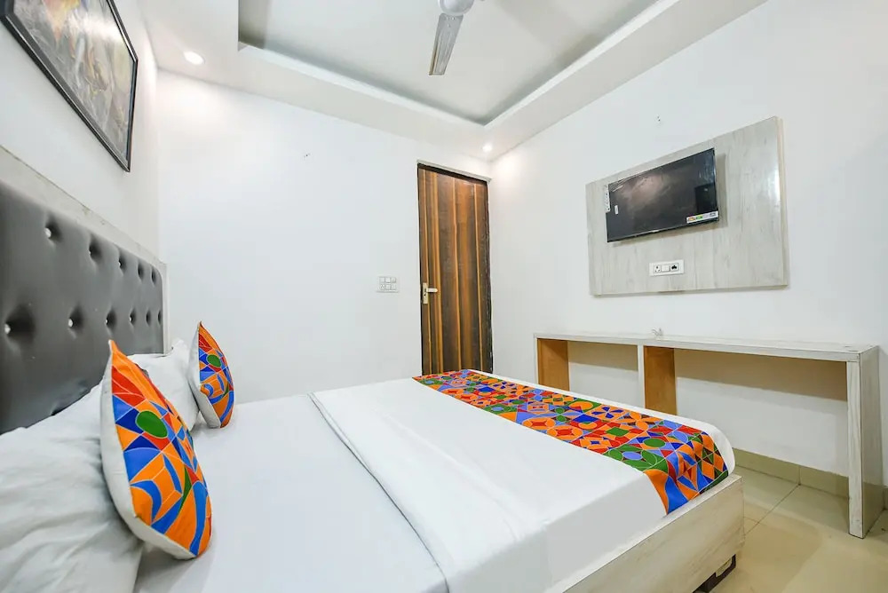 Нойда: Fabhotel Glorify