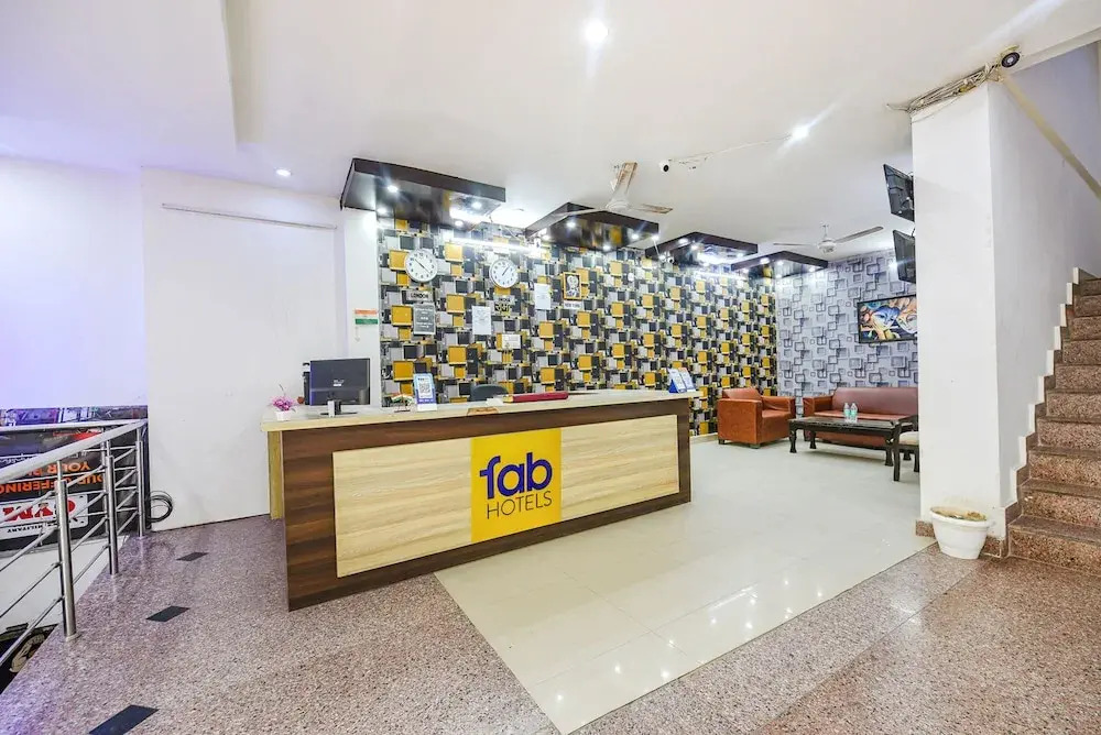 Нойда: Fabhotel Glorify