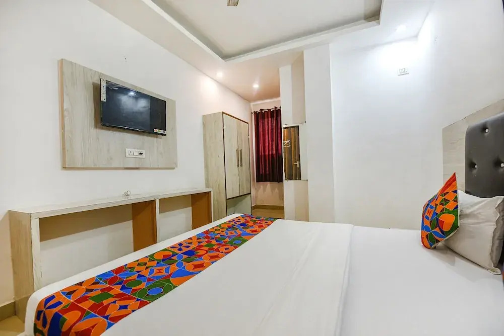 Нойда: Fabhotel Glorify