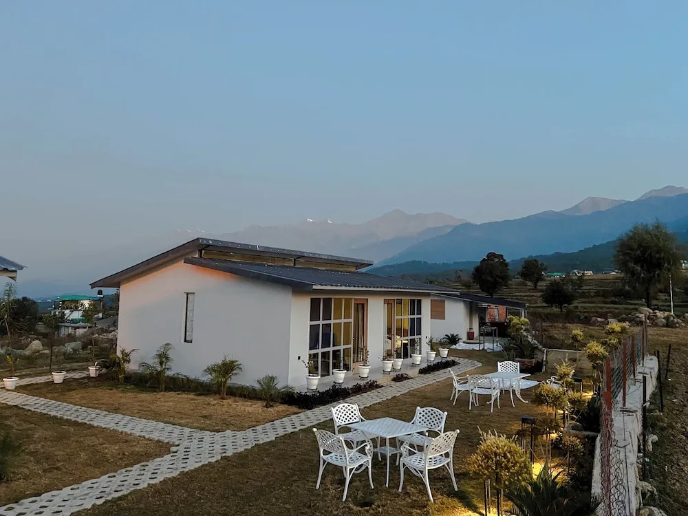 Бир: Bir Valley Retreat
