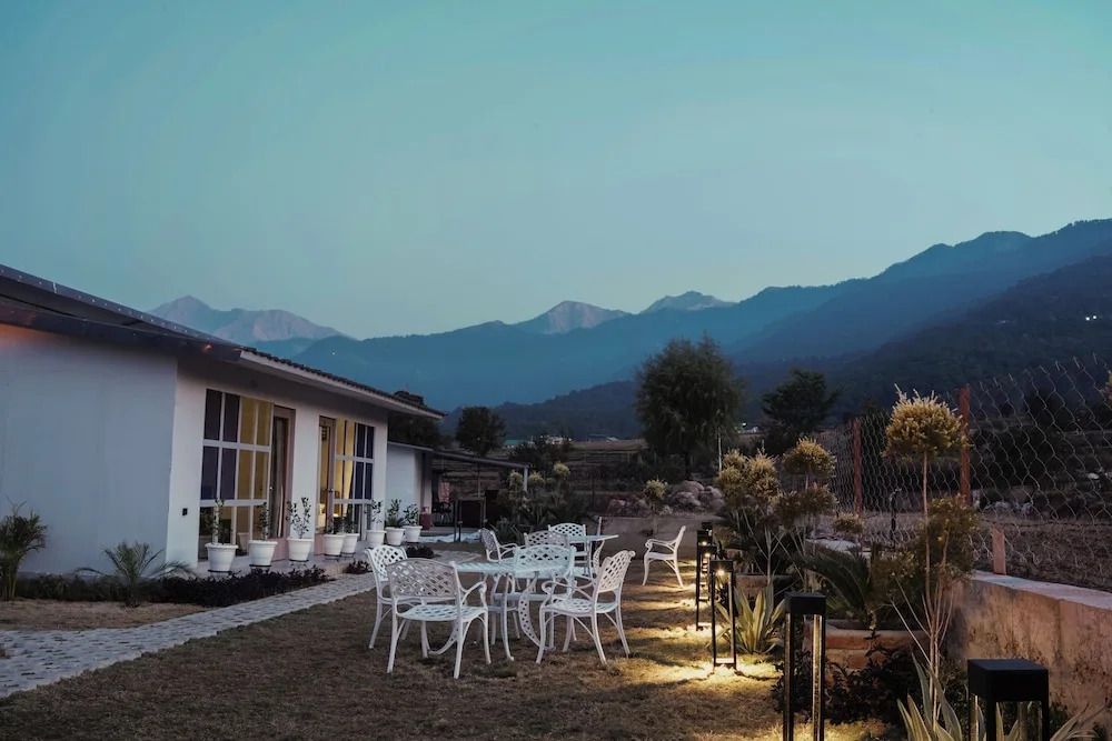Бир: Bir Valley Retreat