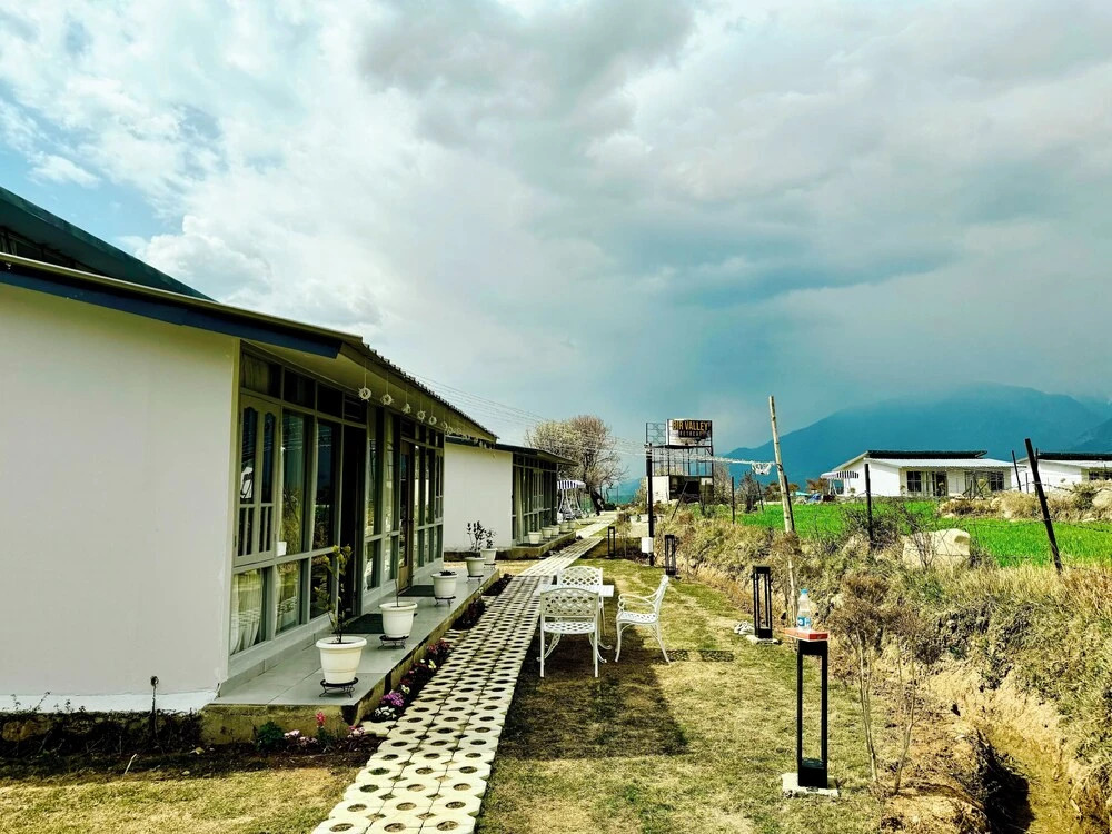 Бир: Bir Valley Retreat
