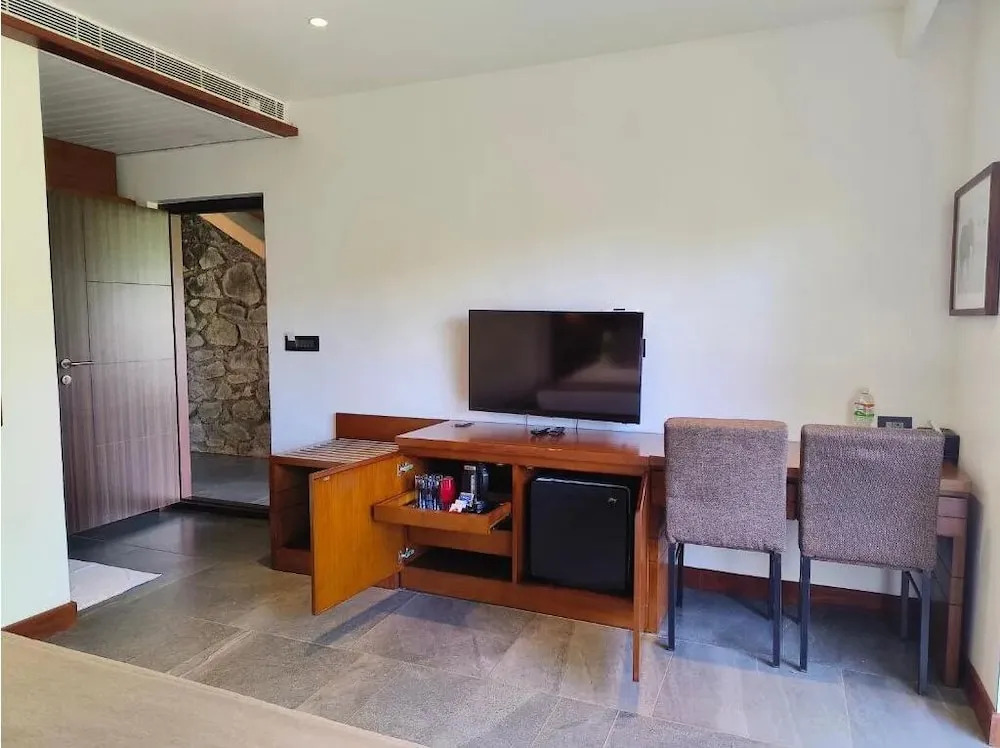 Куттикканам: The Violet Thekkady