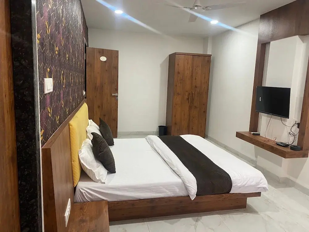 Индаур: Hotel Suraj