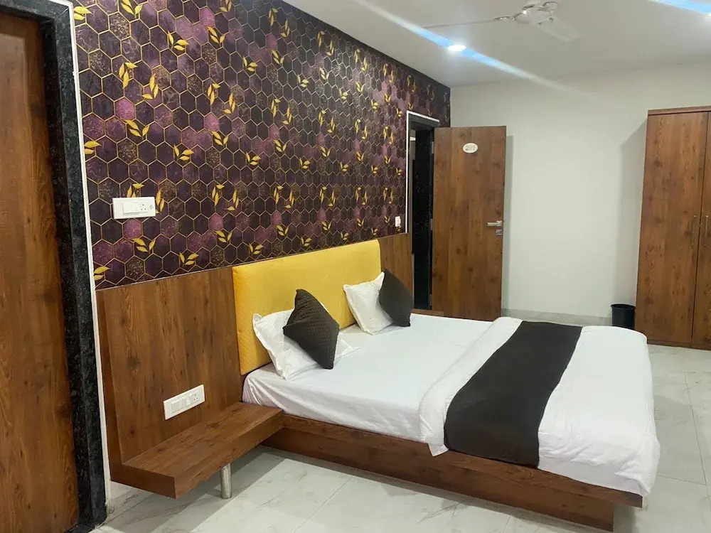 Индаур: Hotel Suraj