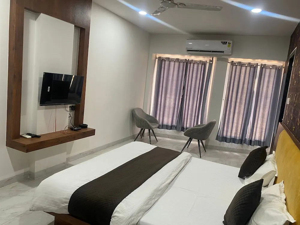 Индаур: Hotel Suraj