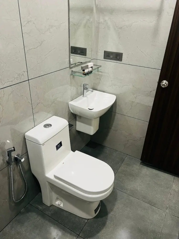 Вайпин: The Lotaz Hotel