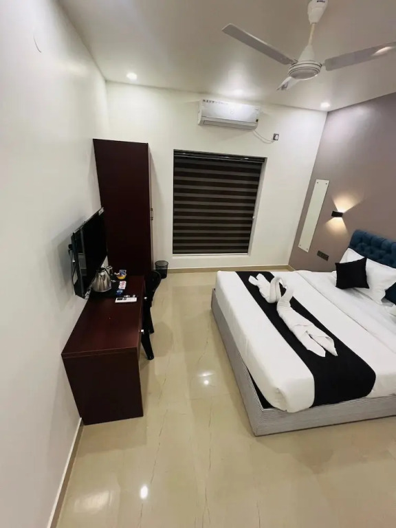 Вайпин: The Lotaz Hotel