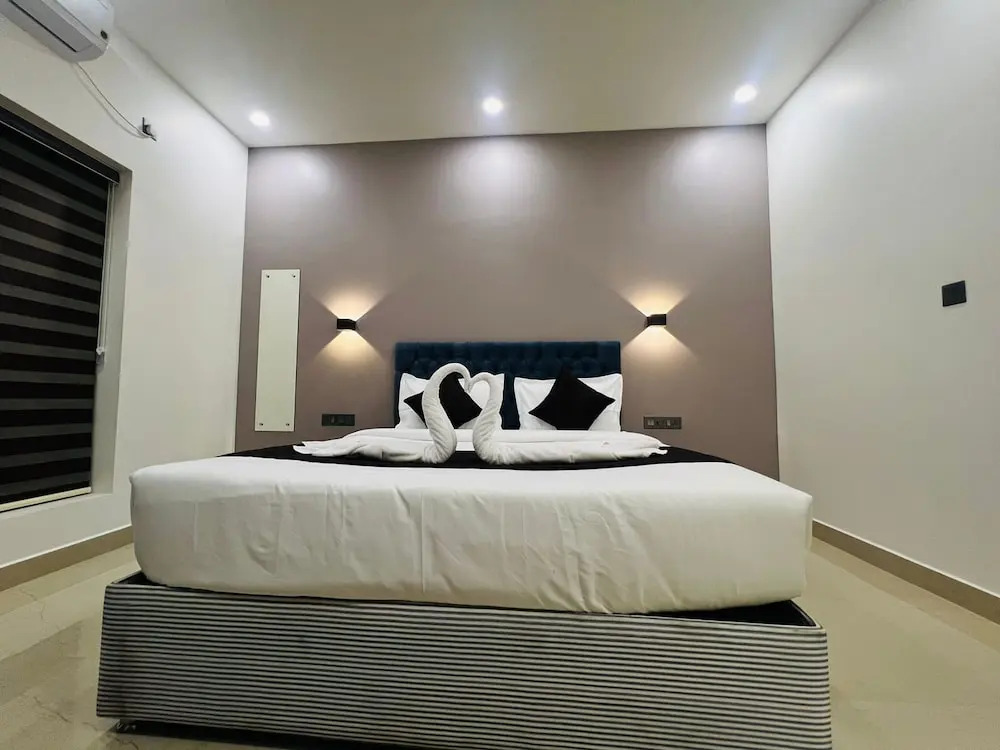 Вайпин: The Lotaz Hotel