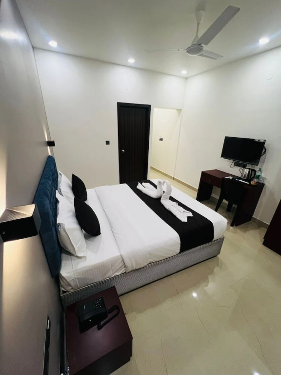 Вайпин: The Lotaz Hotel