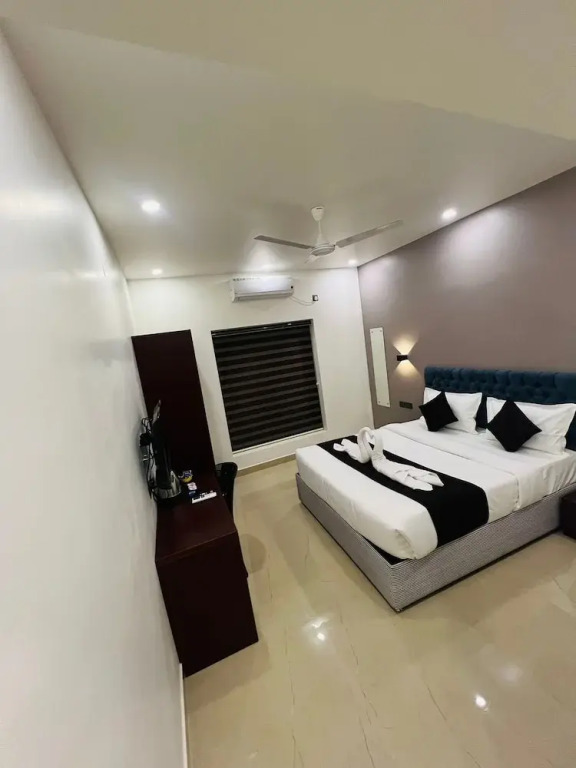 Вайпин: The Lotaz Hotel