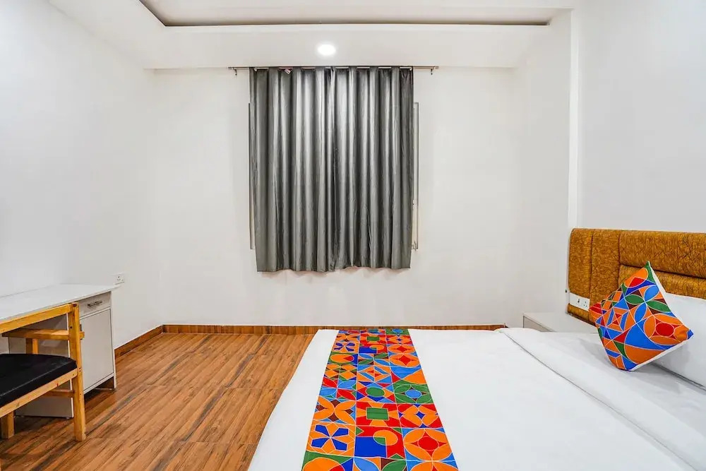 Нойда: Fabhotel Wamson