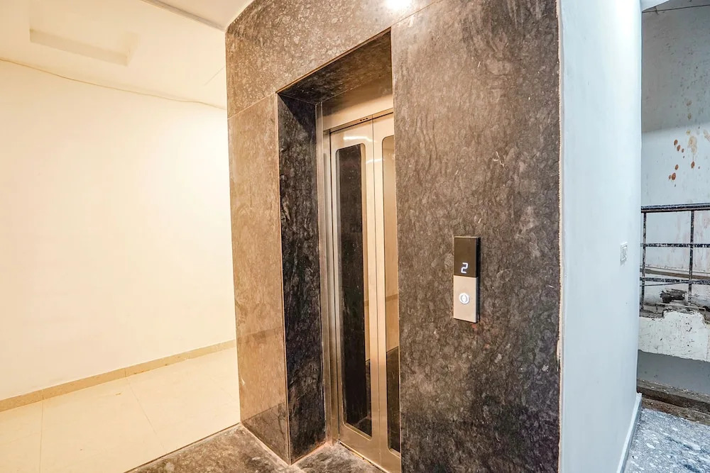 Нойда: Fabhotel Wamson
