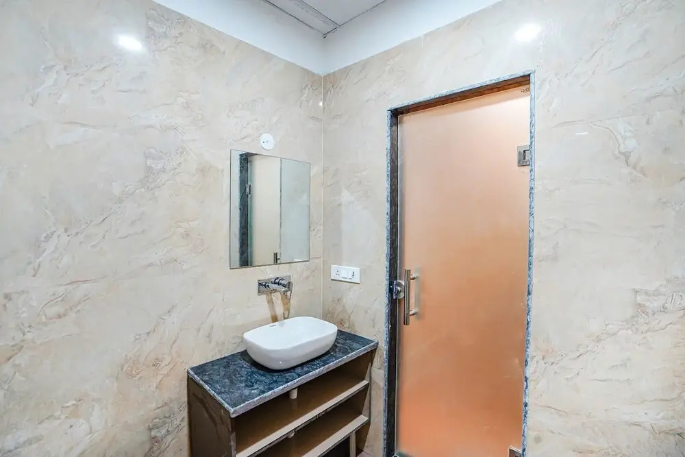 Нойда: Fabhotel Wamson