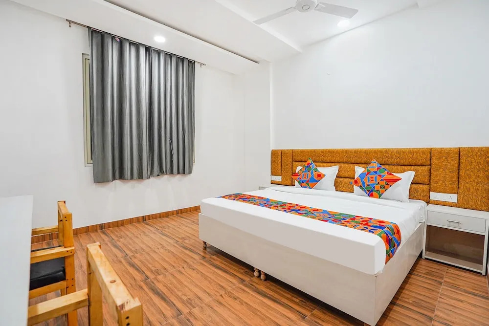 Нойда: Fabhotel Wamson