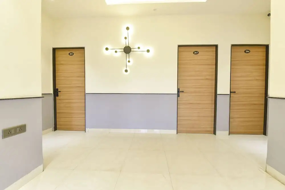 Индаур: Fabhotel Kesar