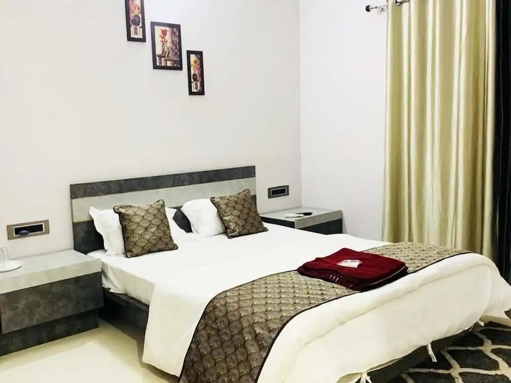 carousel image 0