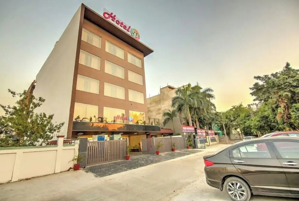 Гуруграм: Hotel 91 Huda City Centre