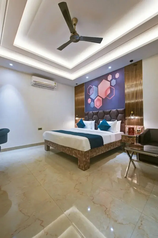 Нойда: Suite Grand Plaza Noida