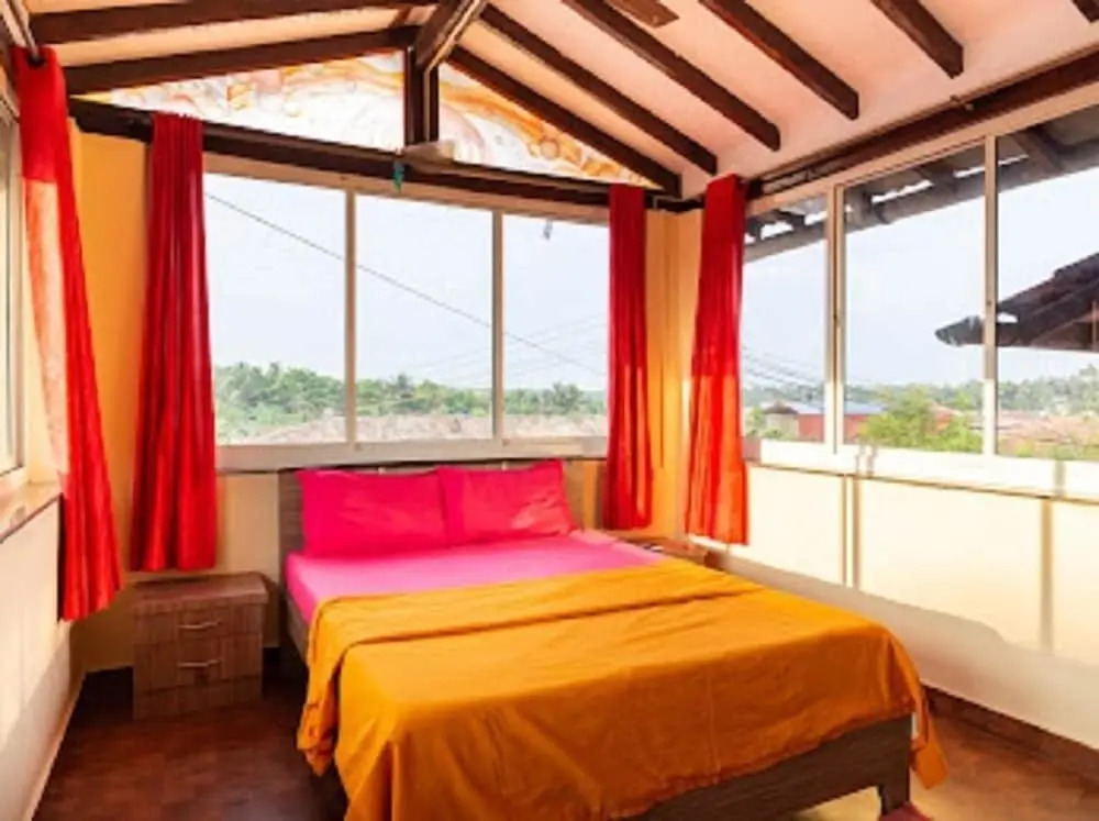 Анджуна: Colors Guest House