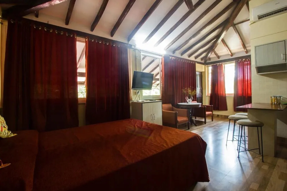 Анджуна: Colors Guest House