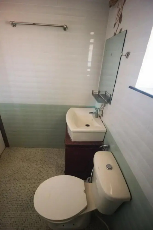Анджуна: Colors Guest House