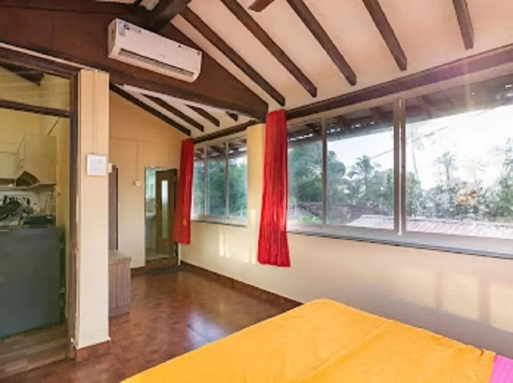 Анджуна: Colors Guest House