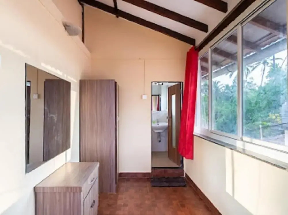 Анджуна: Colors Guest House