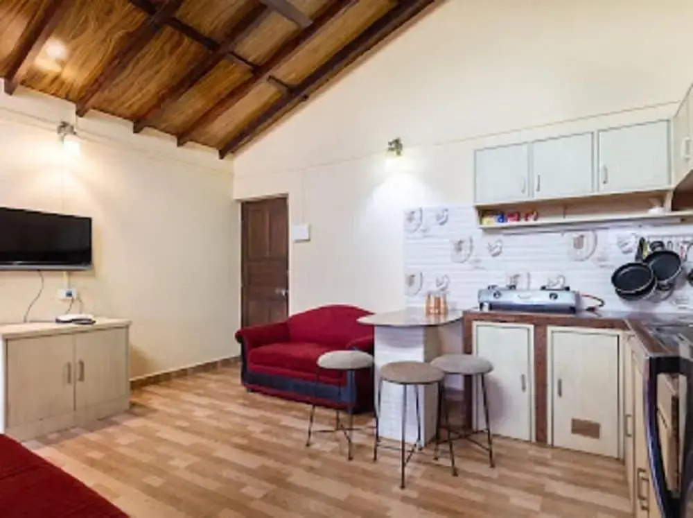 Анджуна: Colors Guest House