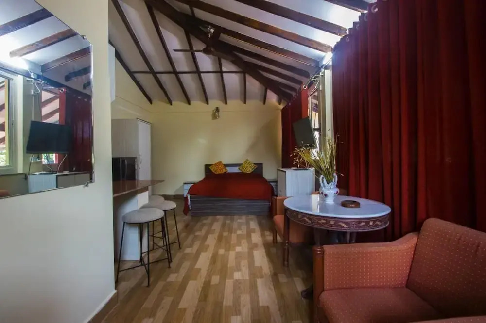 Анджуна: Colors Guest House