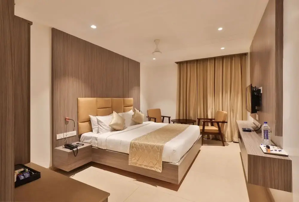 Карур: Kongu Residency