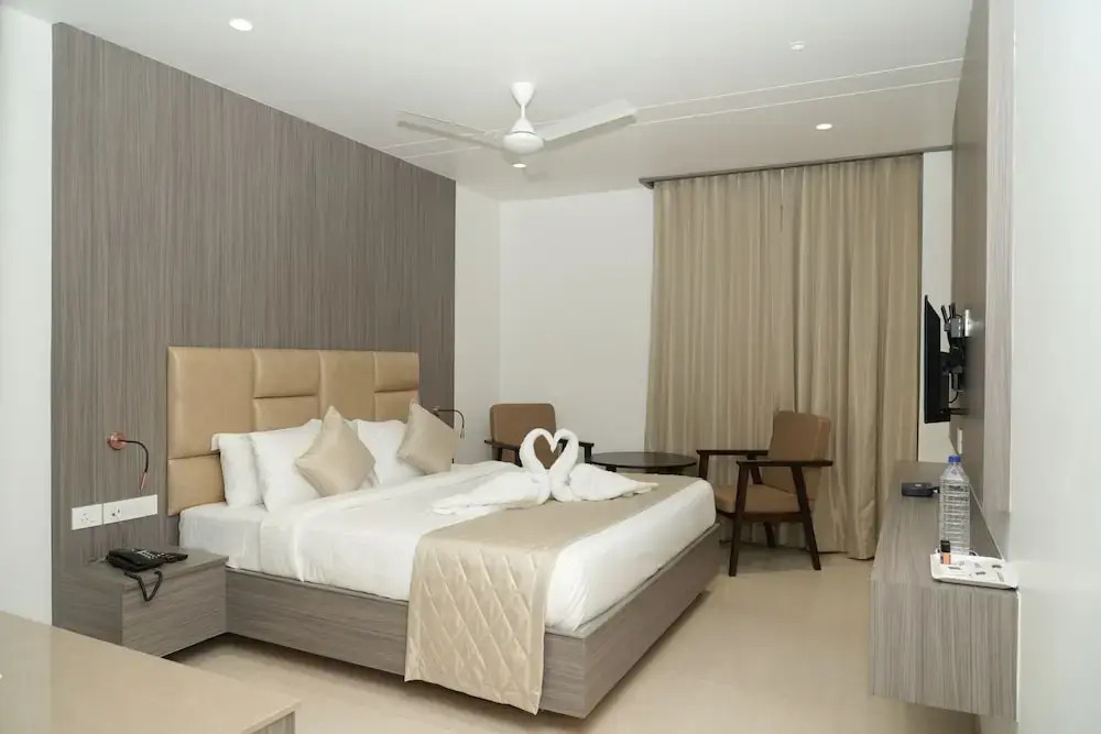 Карур: Kongu Residency