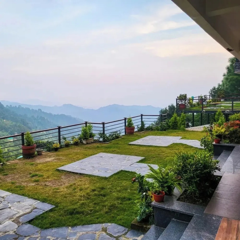 Наинитал: The Cozy Acorn Resort