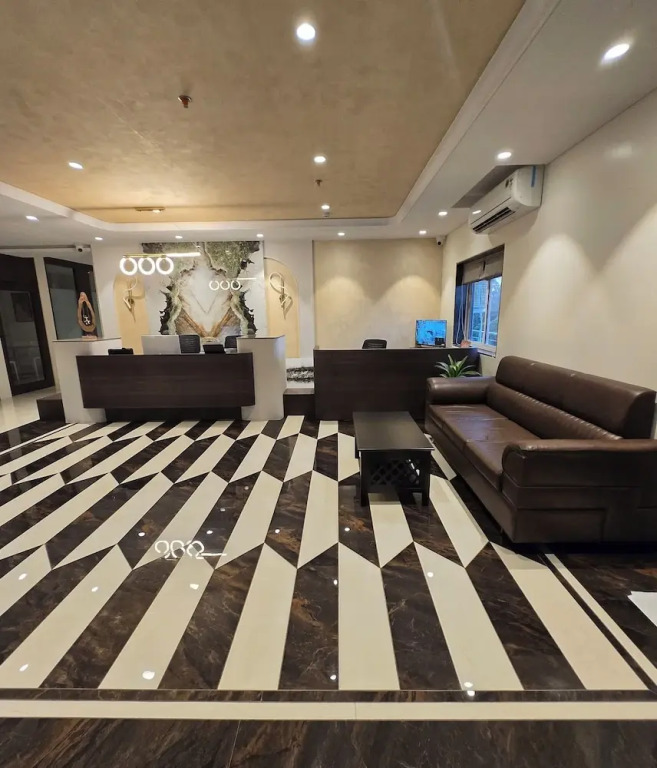 Чандрапур: Western Hotel