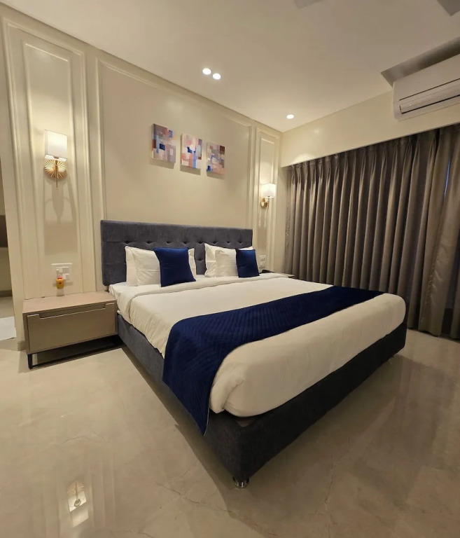 Чандрапур: Western Hotel