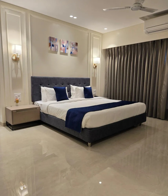 Чандрапур: Western Hotel