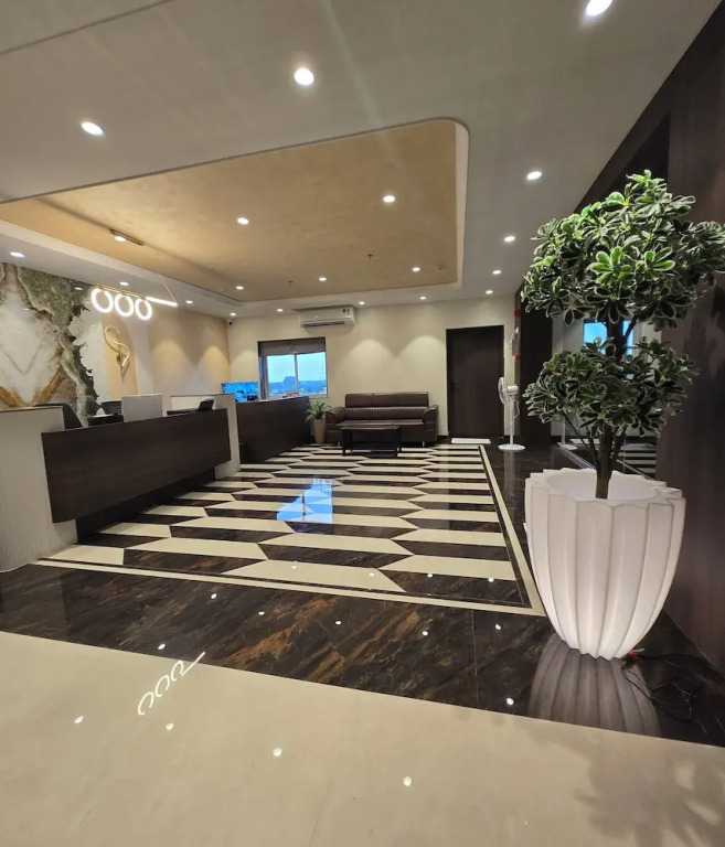 Чандрапур: Western Hotel