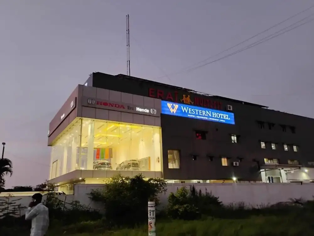 Чандрапур: Western Hotel