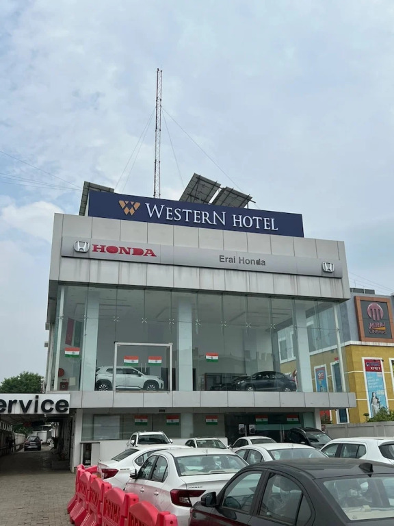 Чандрапур: Western Hotel