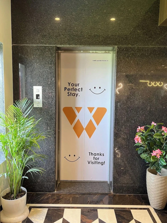 Чандрапур: Western Hotel