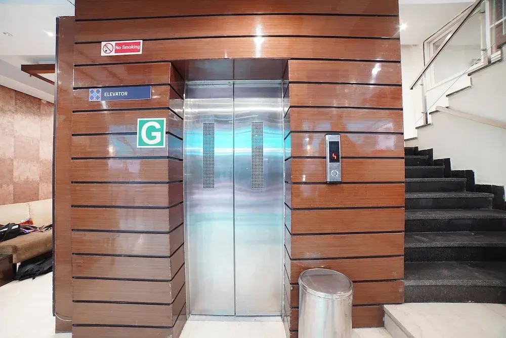 Бхопал: Fabhotel Johri Regency