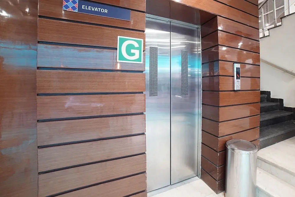 Бхопал: Fabhotel Johri Regency